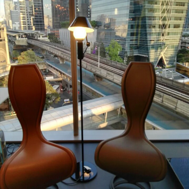 Taps toelopende staande verlichting Nordic metallic enkele kop zwarte leesvloerlamp met verstelbare arm Clearhalo