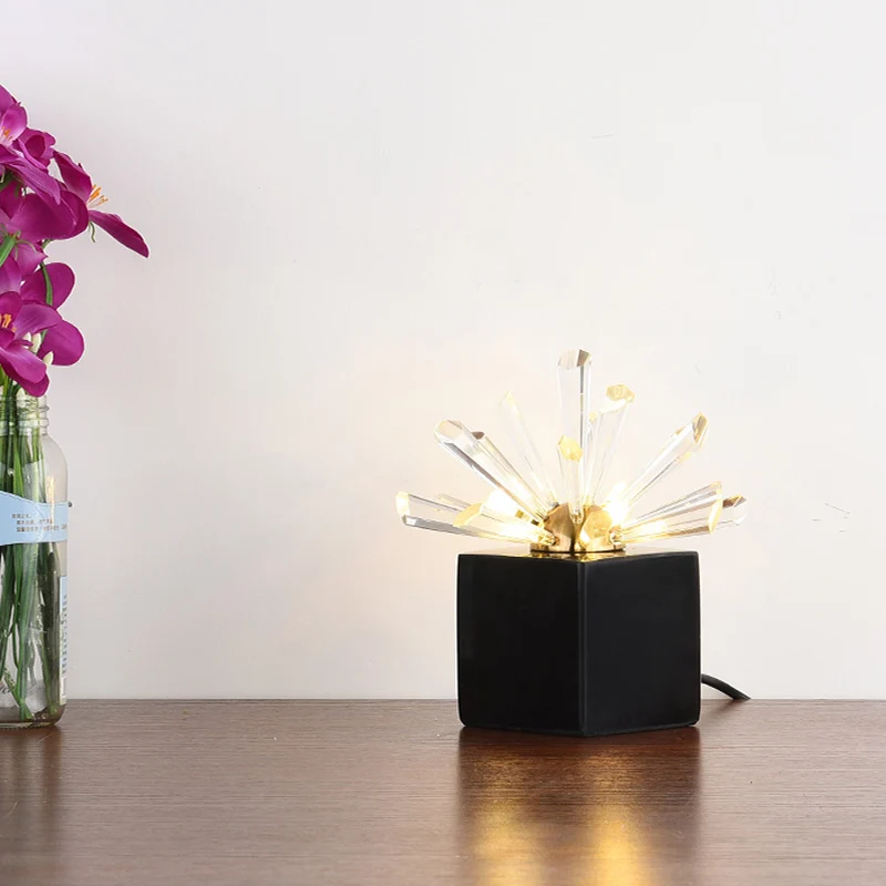 Taps toelopende taaklamp Eenvoud Afgeschuinde kristallen nachtkastjelamp met 3 koppen zwart voor slaapkamer Clearhalo