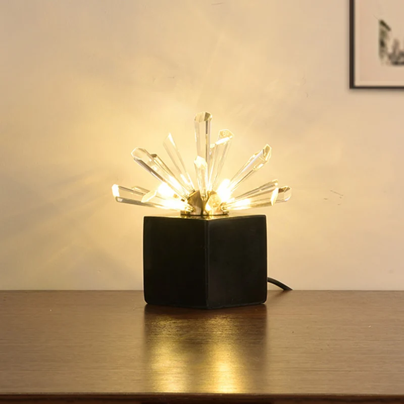 Taps toelopende taaklamp Eenvoud Afgeschuinde kristallen nachtkastjelamp met 3 koppen zwart voor slaapkamer Clearhalo