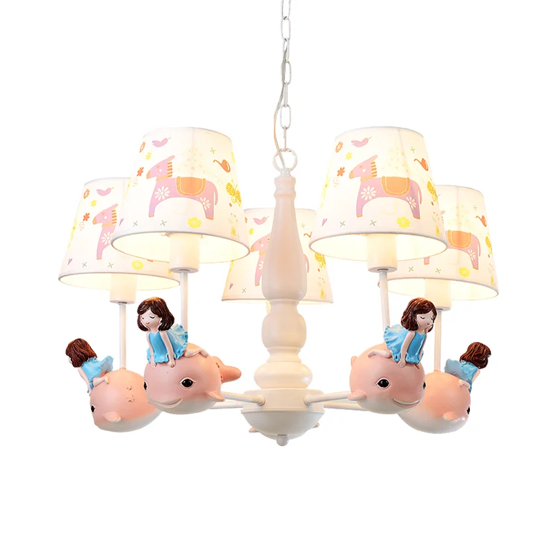 Ton hangende kroonluchter Cartoon stof 5-kops witte afwerking Radiale hanglampset met carrousel/vis en meisje-deco Clearhalo