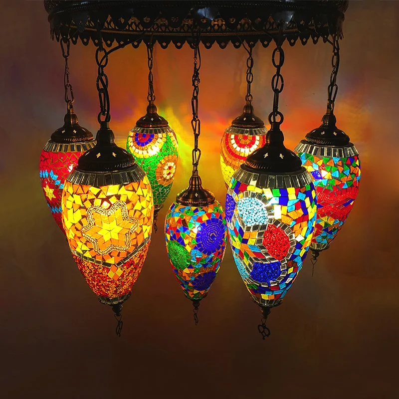 Traditionele 7-kops kroonluchterlamp bronzen druppelvormige hanglamp met kleurrijke glazen kap voor koffiehuis Clearhalo