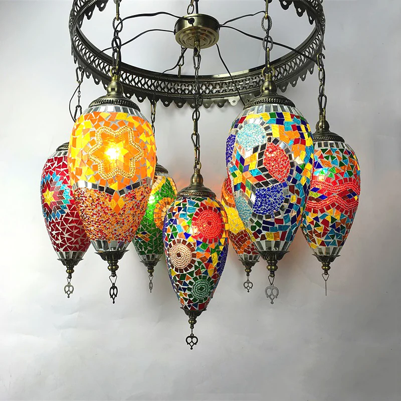 Traditionele 7-kops kroonluchterlamp bronzen druppelvormige hanglamp met kleurrijke glazen kap voor koffiehuis Clearhalo