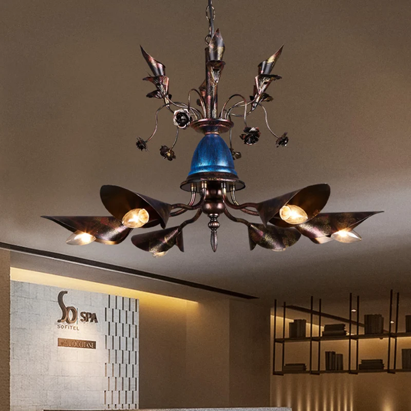 Traditionele blauwe ijzeren hangende kroonluchter met 6 lampen en conische kap met rode vlam Clearhalo