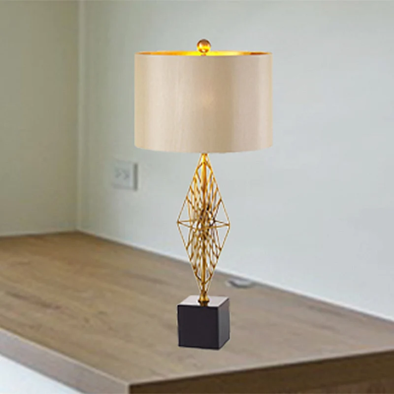 Traditionele drumstudielamp 1 lichte stoffen taakverlichting goud voor slaapkamer met geometrische basis Clearhalo