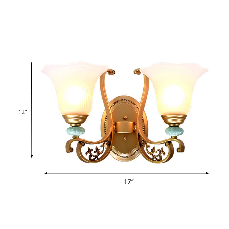 Traditionele geschulpte wandlamp 1/2-licht melkachtig glazen kap wandkandelaar goud voor slaapkamer Clearhalo