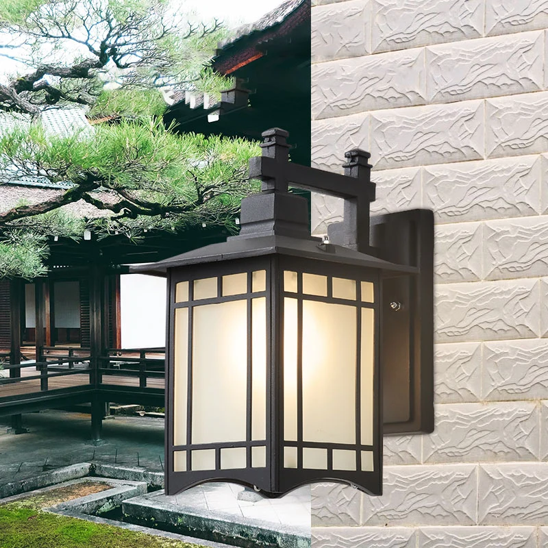 Traditionele huisvormige wandkandelaar Enkele aluminium wandlamp met matglazen kap Clearhalo