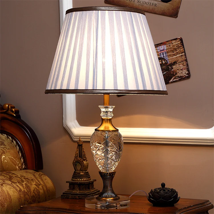 Traditionele nachtlamp met geplooide schaduw, 1 lichte stoffen tafellamp wit voor slaapkamer Clearhalo