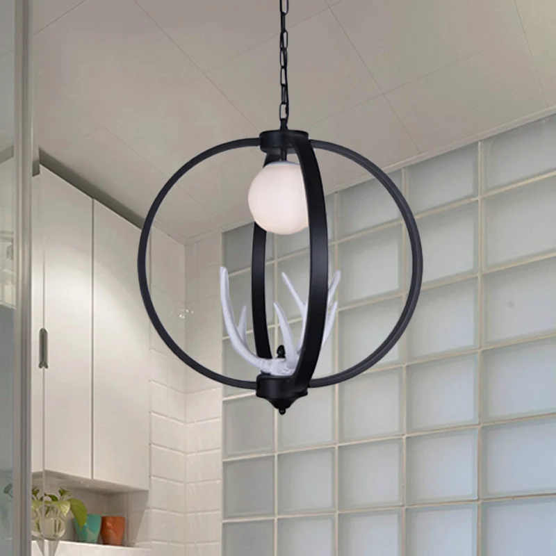 Traditionele Orb-hanglamp, metalen kroonluchter met enkele lamp en witte glazen kap zwart Clearhalo