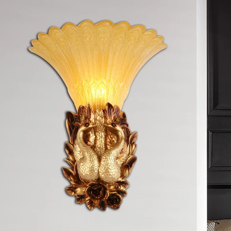 Traditionele stijl Phoenix wandlamp 1 kop hars en amberkleurige glazen wandkandelaar goud voor foyer Clearhalo