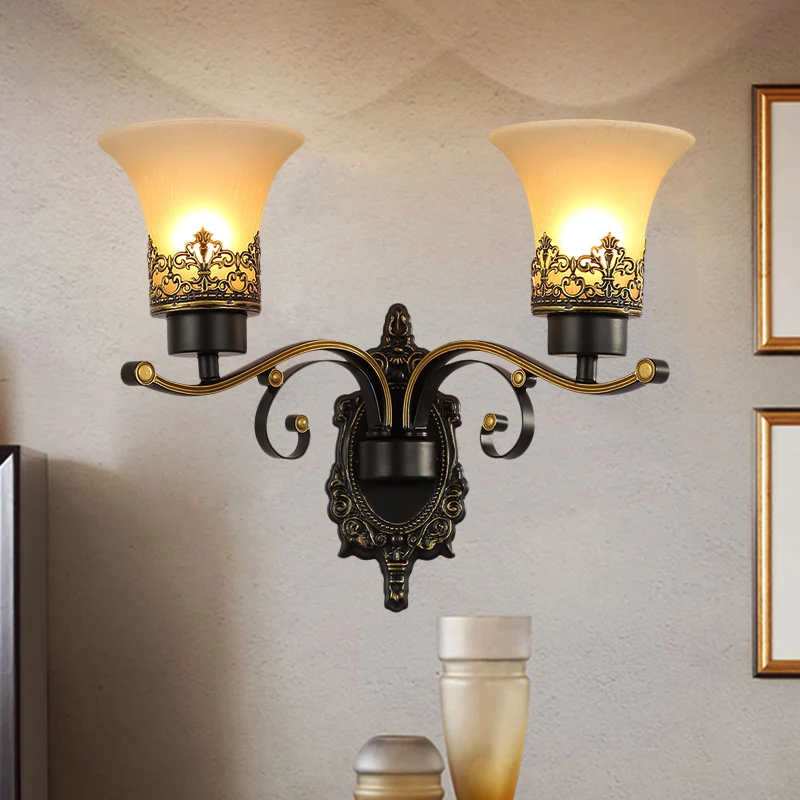 Traditionele uitlopende wandlamp 1/2-licht matglazen kap wandkandelaar licht zwart voor woonkamer Clearhalo