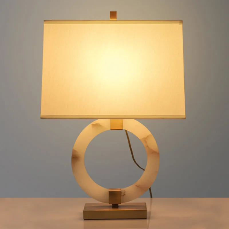 Trapeziumvormige stoffen taaklamp Modernisme 1 lamp Witte kleine bureaulamp met metalen voet Clearhalo