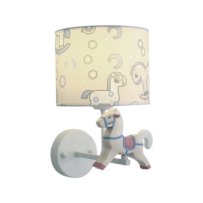 Trojaanse paard vorm wandlamp blaker cartoon hars 1 licht LED roze/blauwe wandlamp met trommelstof kap Clearhalo