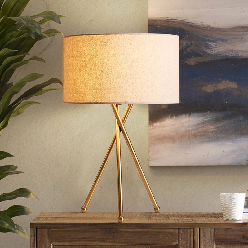 Trommelvormige tafellamp van stof Artistiek nachtkastje met 1 lamp en metalen statief Clearhalo