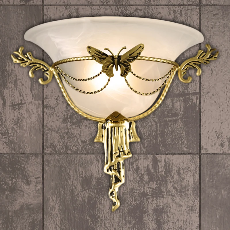 Trumpet Flare Sconce Light Colonization Milk Glass 1 Bulb Wandlamp met messing metalen vlinderdeco Clearhalo