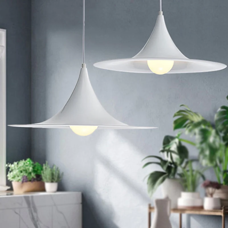 Uitlopende hanglamp Scandinavische stijl metaal 1-lichts zwart/wit/goud hangende plafondlamp Clearhalo