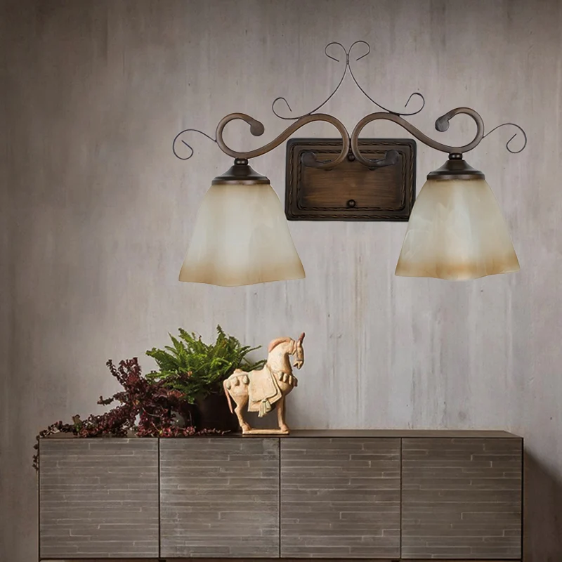 Uitlopende matglazen ijdelheidverlichting Traditionele 2-lichts badkamer wandlamp beige Clearhalo