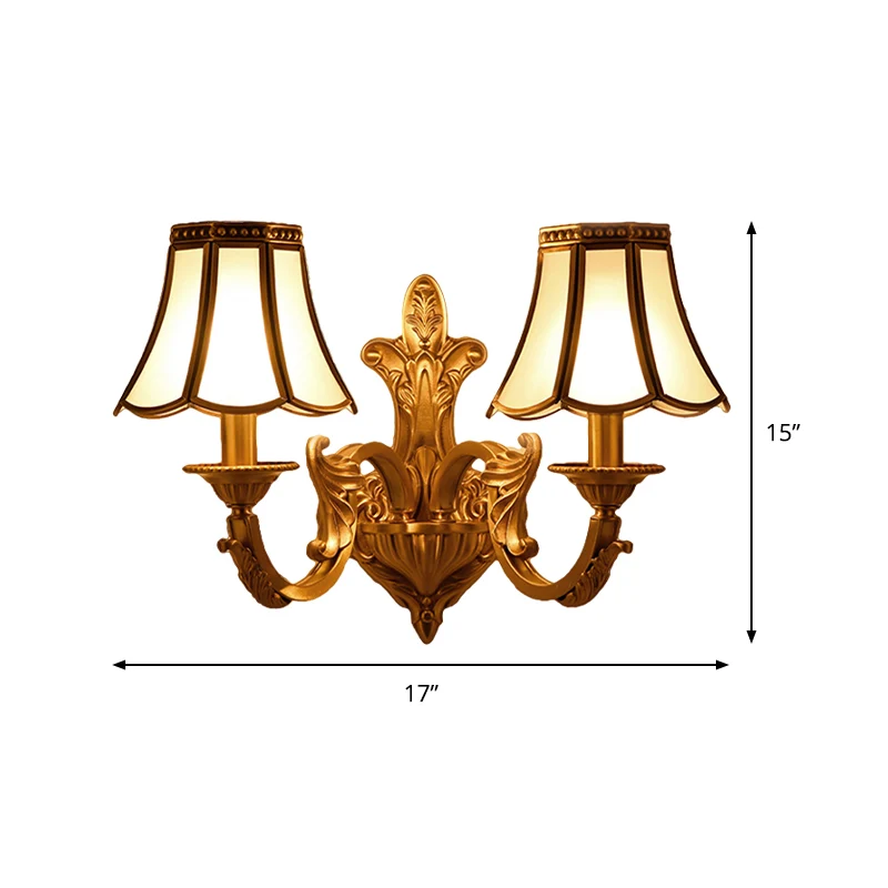 Uitlopende matglazen wandkandelaar Traditionele 1/2 lichts witte wandlamp met krullende gouden arm Clearhalo