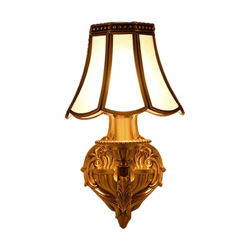 Uitlopende matglazen wandkandelaar Traditionele 1/2 lichts witte wandlamp met krullende gouden arm Clearhalo