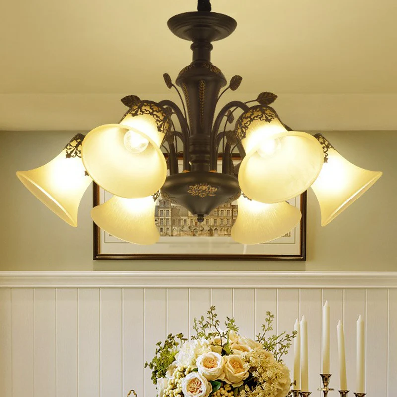 Uitlopende schaduw beige glazen kroonluchter licht klassieke woonkamer hangende plafondlamp zwart Clearhalo