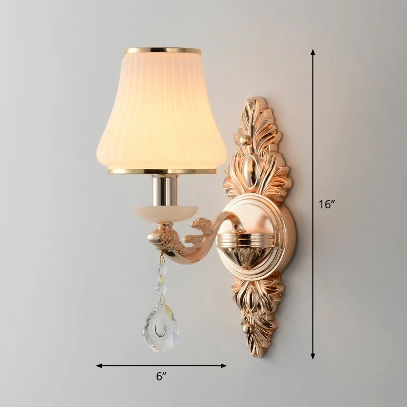 Uitlopende witte glazen wandlamp Minimalistische woonkamerlamp met druppelvormig kristal Clearhalo