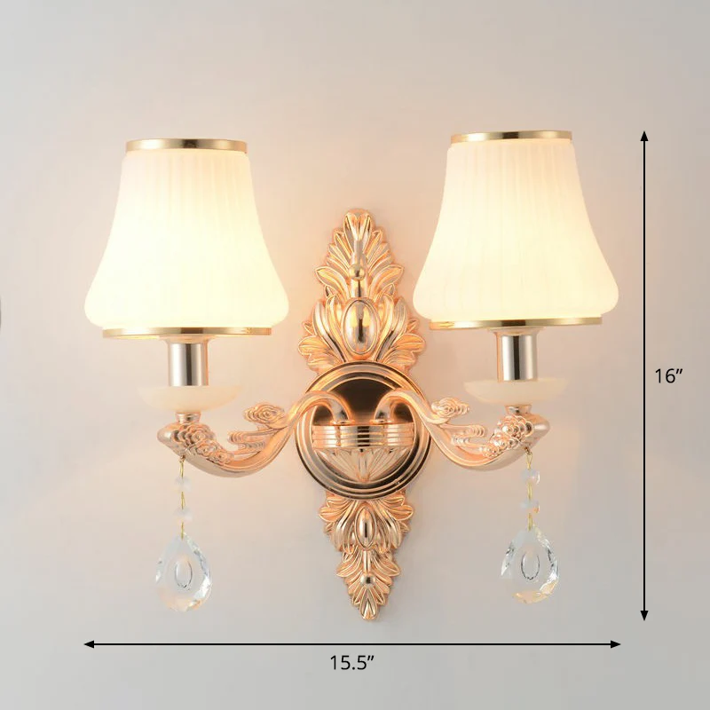 Uitlopende witte glazen wandlamp Minimalistische woonkamerlamp met druppelvormig kristal Clearhalo