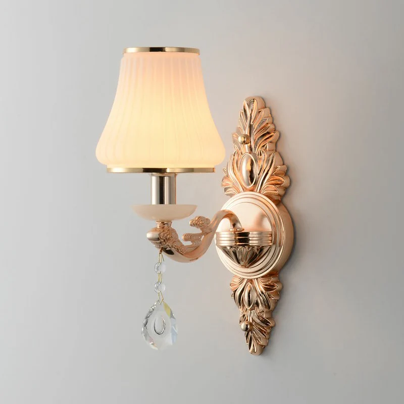 Uitlopende witte glazen wandlamp Minimalistische woonkamerlamp met druppelvormig kristal Clearhalo