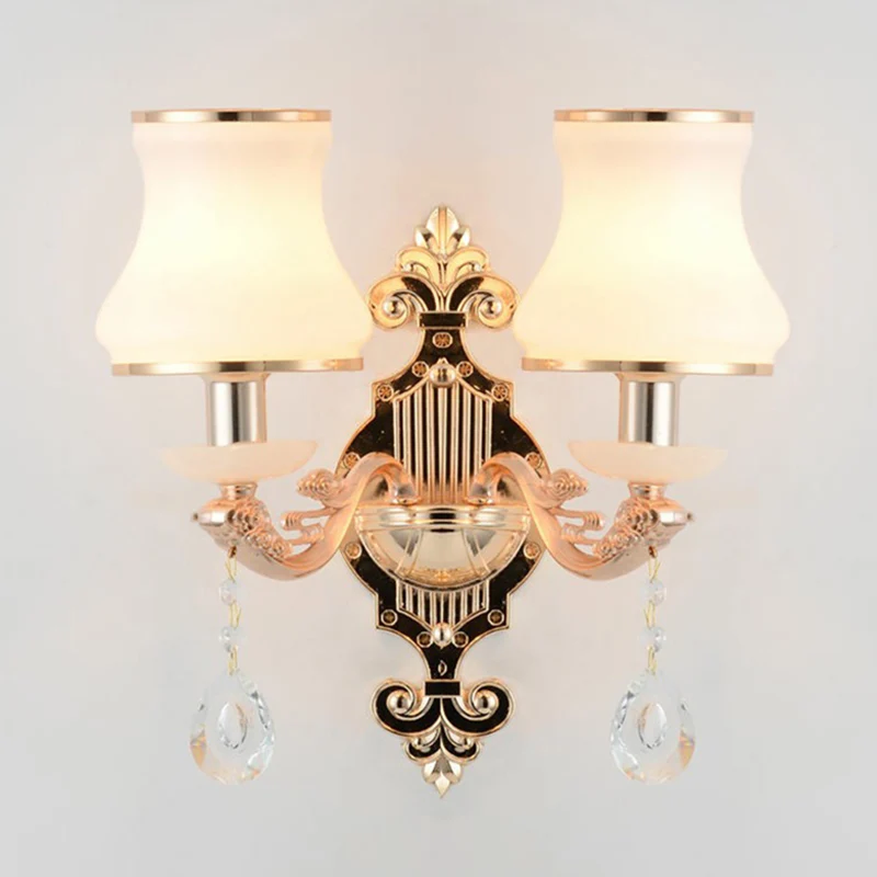 Uitlopende witte glazen wandlamp Minimalistische woonkamerlamp met druppelvormig kristal Clearhalo