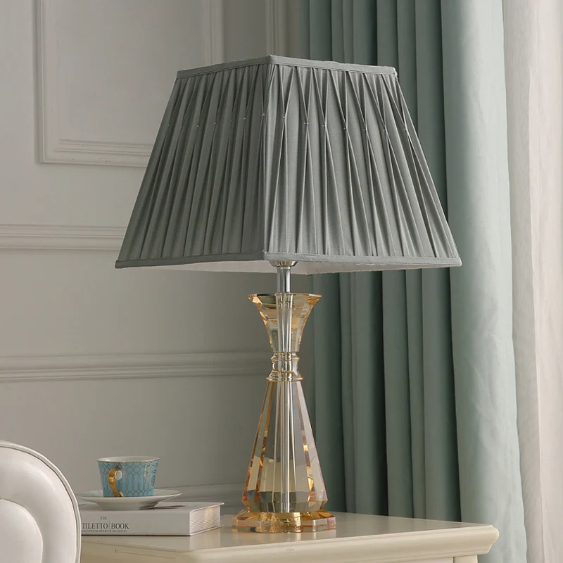 Urnvormige stoffen tafellamp Modernisme Handgesneden kristal 1-lamps kleine bureaulamp grijs Clearhalo