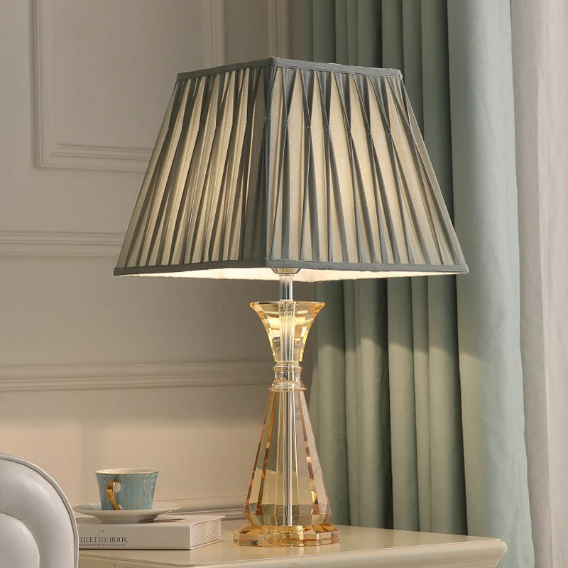Urnvormige stoffen tafellamp Modernisme Handgesneden kristal 1-lamps kleine bureaulamp grijs Clearhalo
