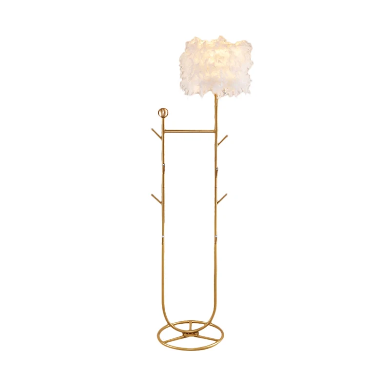 U-vormige metalen boomvloerverlichting Eenvoud 1-lichts staande lamp met zwart/goudkleurige afwerking en verenkap Clearhalo