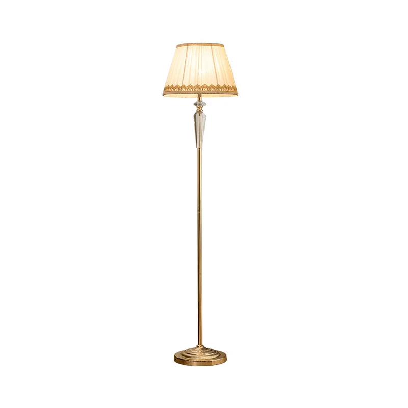 Vat Woonkamer Staande Verlichting Traditionele enkele gouden vloerlamp met kristallen accent Clearhalo