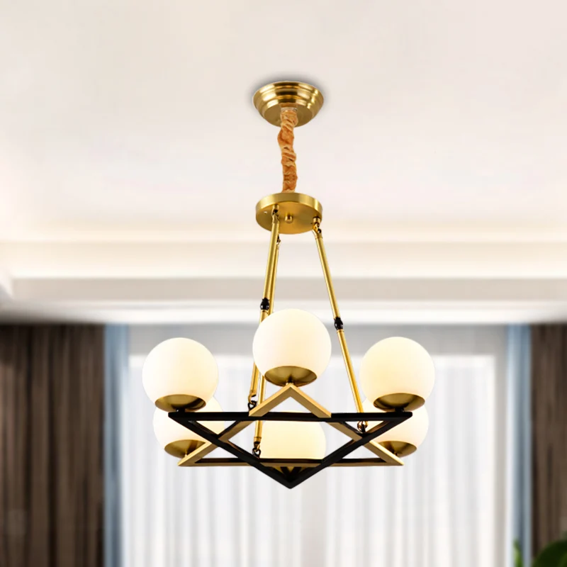 Veelhoek metalen kroonluchter lichtarmatuur postmodern 6/8 koppen messing hangende plafondlamp met bol witte glazen kap Cl...