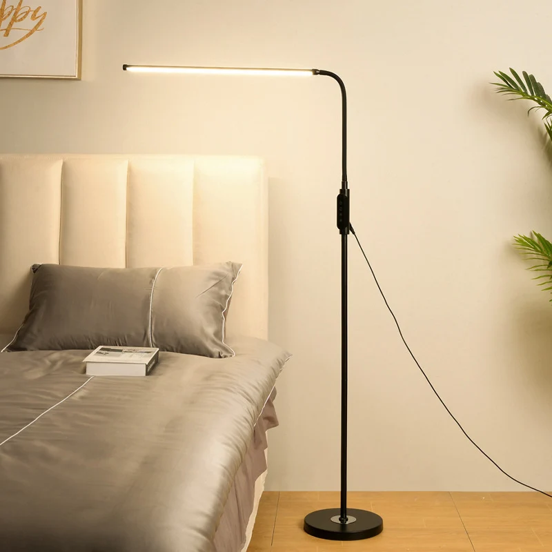 Verstelbare metalen lineaire staande lamp modernistische zwart/witte LED-vloerleeslamp met schakelaar Clearhalo