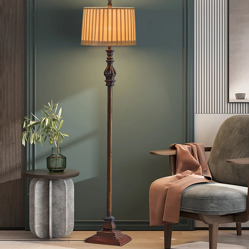 Vierkante staande staande lamp op voetstuk Retro 1-lichts harsvloerlamp bruin met geplooide stoffen kap Clearhalo
