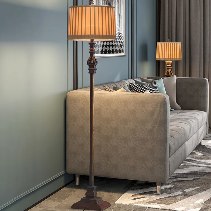 Vierkante staande staande lamp op voetstuk Retro 1-lichts harsvloerlamp bruin met geplooide stoffen kap Clearhalo