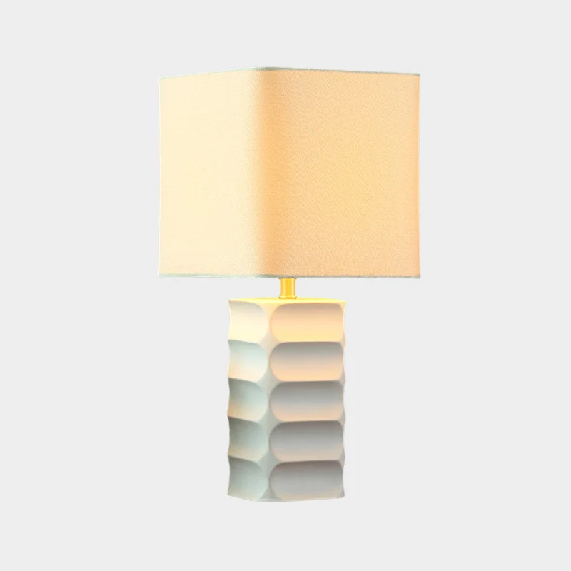 Vierkante stoffen taakverlichting Modernistische 1-kops witte kleine bureaulamp voor woonkamer Clearhalo