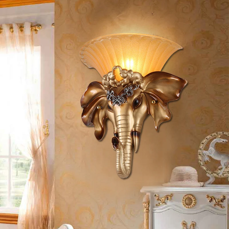 Vintage uitlopende wandlamp 1-lichts glazen schanslamp met gouden hars-olifantenbasis Clearhalo