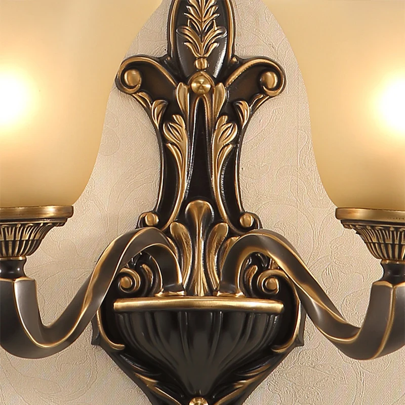 Wandkandelaar met bloemenmotief, traditioneel wit glas, 1/2-lichts messing wandlamp met metalen ronde arm Clearhalo