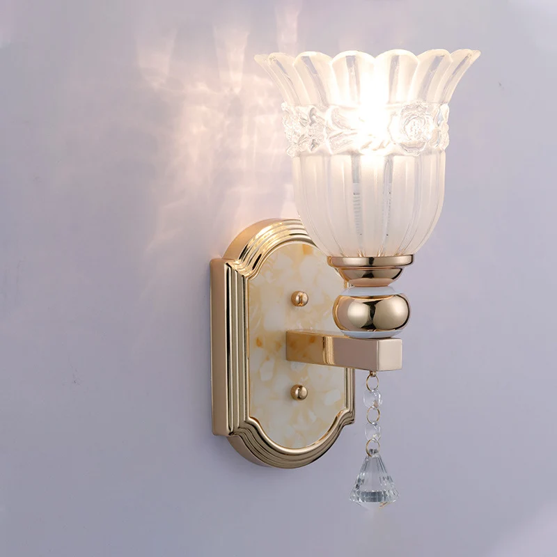 Wandkandelaar van mat glas met bloemen landelijke stijl, 1 lamp, gouden afwerking, wandverlichtingsarmatuur voor de gang C...