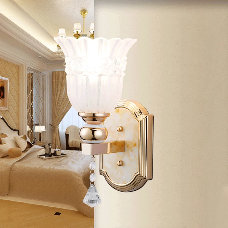 Wandkandelaar van mat glas met bloemen landelijke stijl, 1 lamp, gouden afwerking, wandverlichtingsarmatuur voor de gang C...