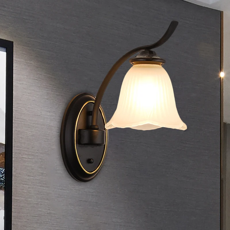 Wandlamp met enkele kop, plattelandsbloemvorm, crèmekleurige glazen wandlamp zwart Clearhalo