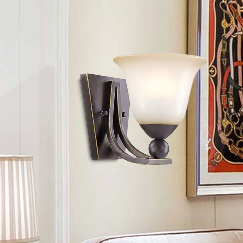 Wandlamp met enkele lamp, traditioneel uitlopend matglas, schanslicht zwart voor slaapkamer Clearhalo