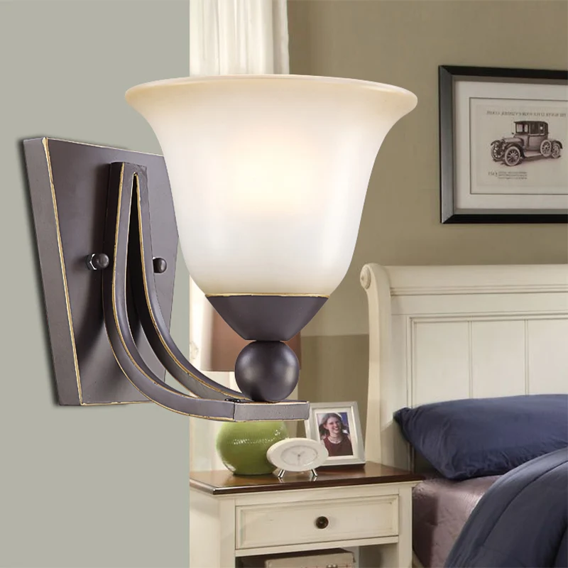 Wandlamp met enkele lamp, traditioneel uitlopend matglas, schanslicht zwart voor slaapkamer Clearhalo