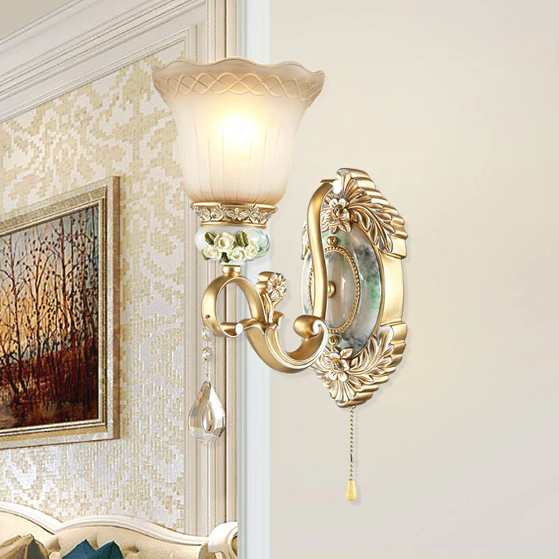 Wandlamp van opaalglas met golfversiering, traditionele 1/2-koppige woonkamerkandelaar met gesneden roosdetail goud Clearhalo