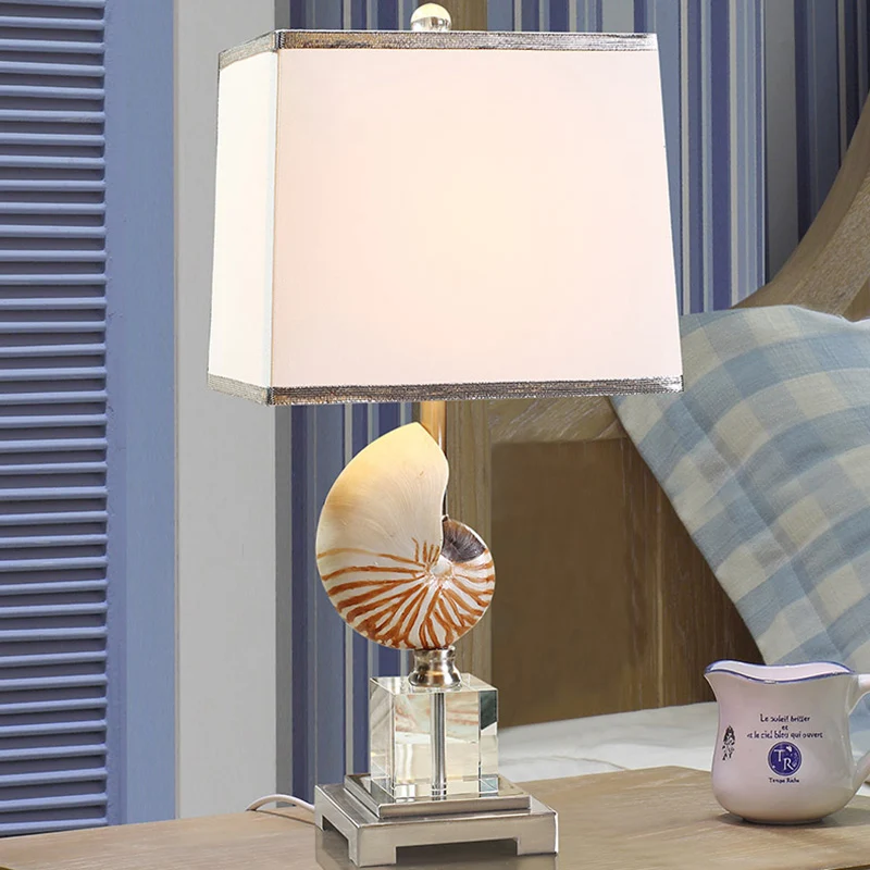 Wit nachtkastje met 1 kop, landelijke stoffen kubusvormige nachtkastjelamp met decoratieve nautilusschelp Clearhalo