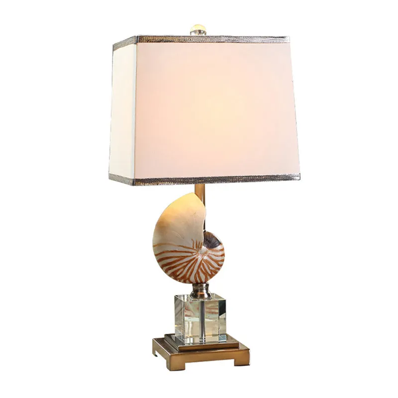 Wit nachtkastje met 1 kop, landelijke stoffen kubusvormige nachtkastjelamp met decoratieve nautilusschelp Clearhalo