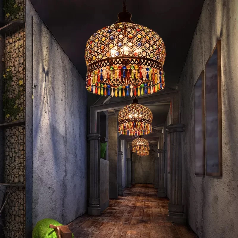 Wit/messing kroonluchterlamp met 3 lampen Traditionele metalen koepel hangende plafondlamp voor restaurant Clearhalo
