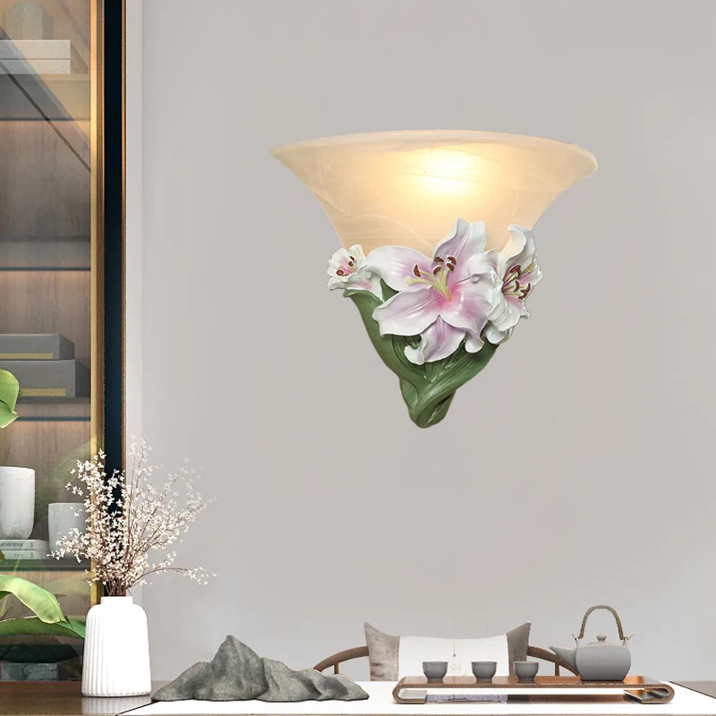 Wit/roze lelie wandlamp eigentijds hars 1 kops wandverlichtingsideeën met matglazen kap Clearhalo