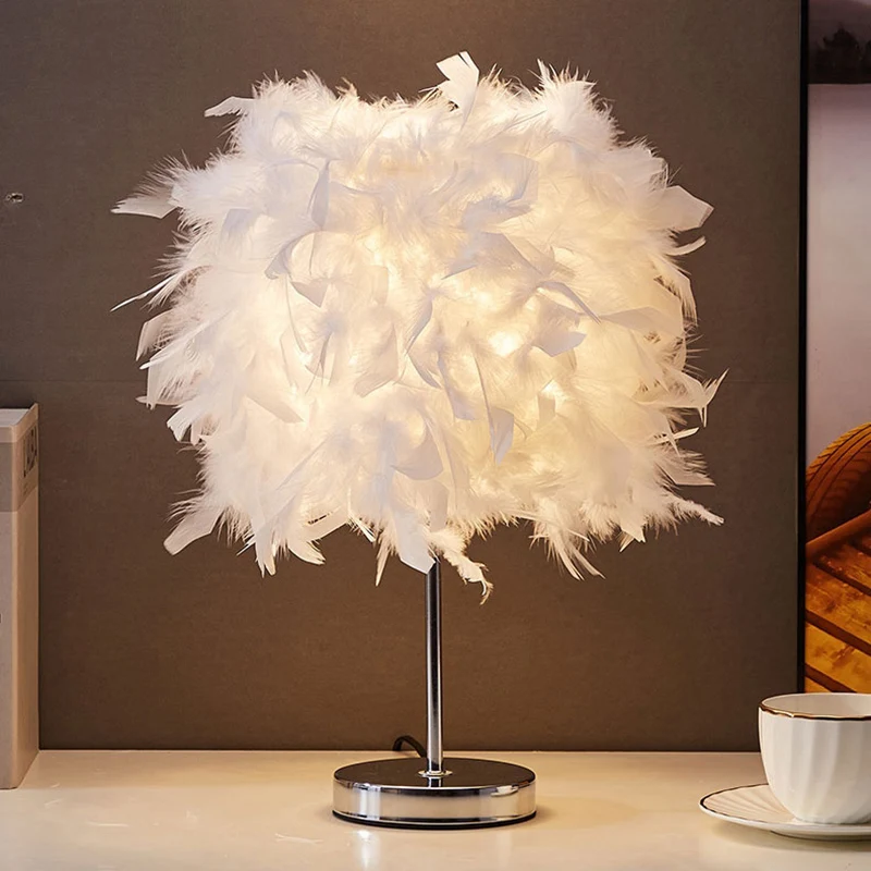 Witte cilindrische nachttafellamp Eenvoud Enkele lamp Veren nachtkastjelamp Clearhalo