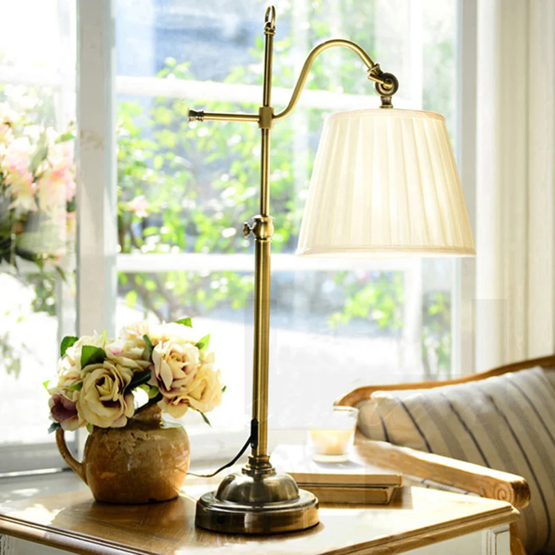 Witte Empire Shade tafellamp Moderne 1-lichts nachtkastjelamp van geplooide stof met hoogte verstelbaar ontwerp Clearhalo